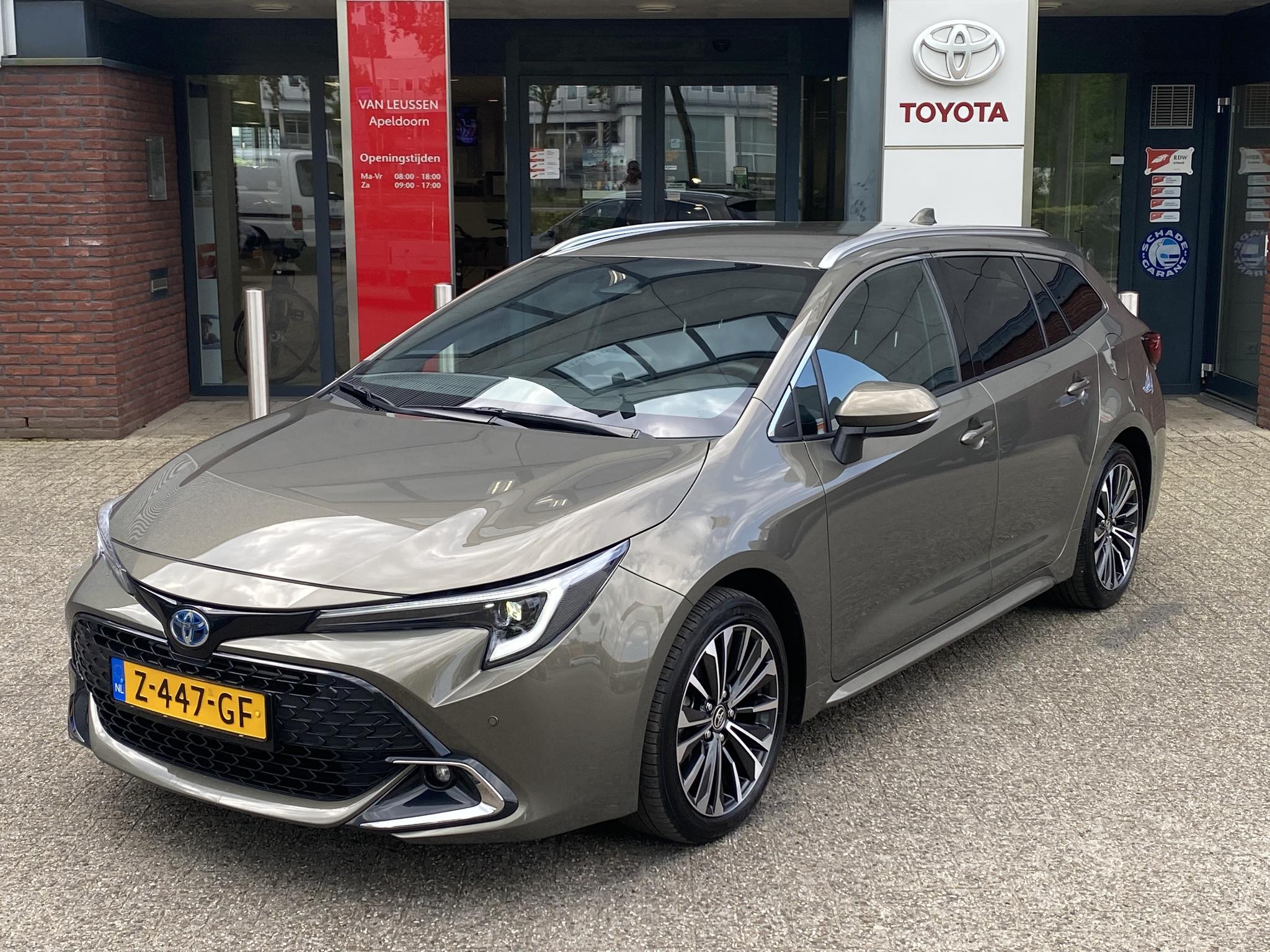 Toyota Corolla Touring Sports 1.8 HYBRID 140 DYNAMIC NAVI STOELVERW EL-ACHTERKLEP PARK-SENSOREN 17'' LM-VELGEN LED APPLE/ANDROID KEYLESS NL-AUTO