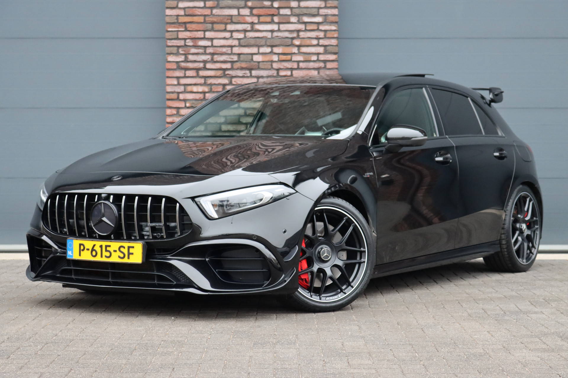 Mercedes-Benz A-Klasse AMG 45 S 4MATIC+ Premium+ Aut8 | Aerodynamicapakket | Distornic Pro | Performance Stoelen | Contourstoelen | Schakelbare Uitlaat | Stuurwieltoetsen | Memory | Burmester |