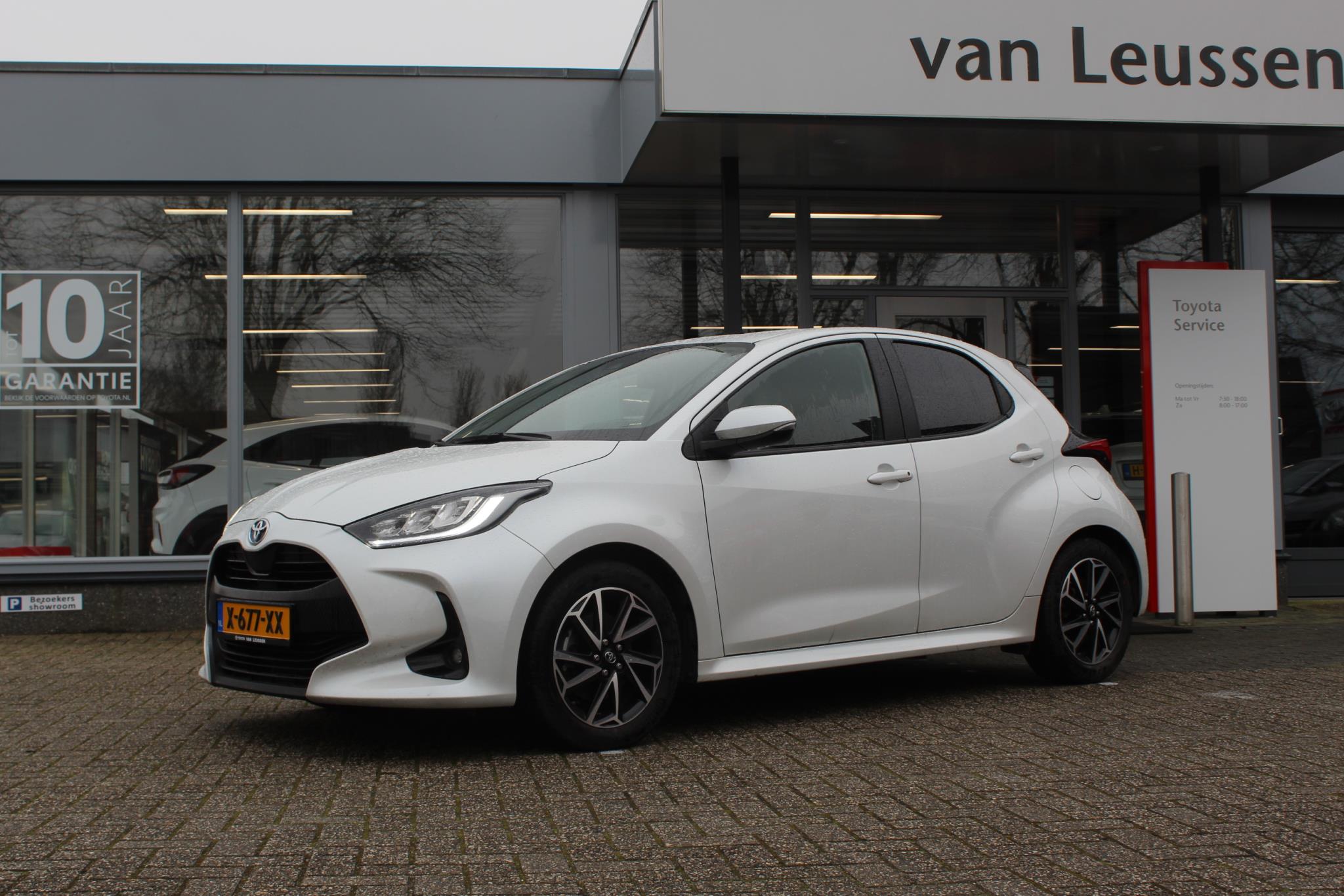 Toyota Yaris 1.5 HYBRID DYNAMIC STOELVERW APPLE/ANDROID AD-CRUISE CLIMA CAMERA LENDE STEUN PRIVACY GLASS DAB
