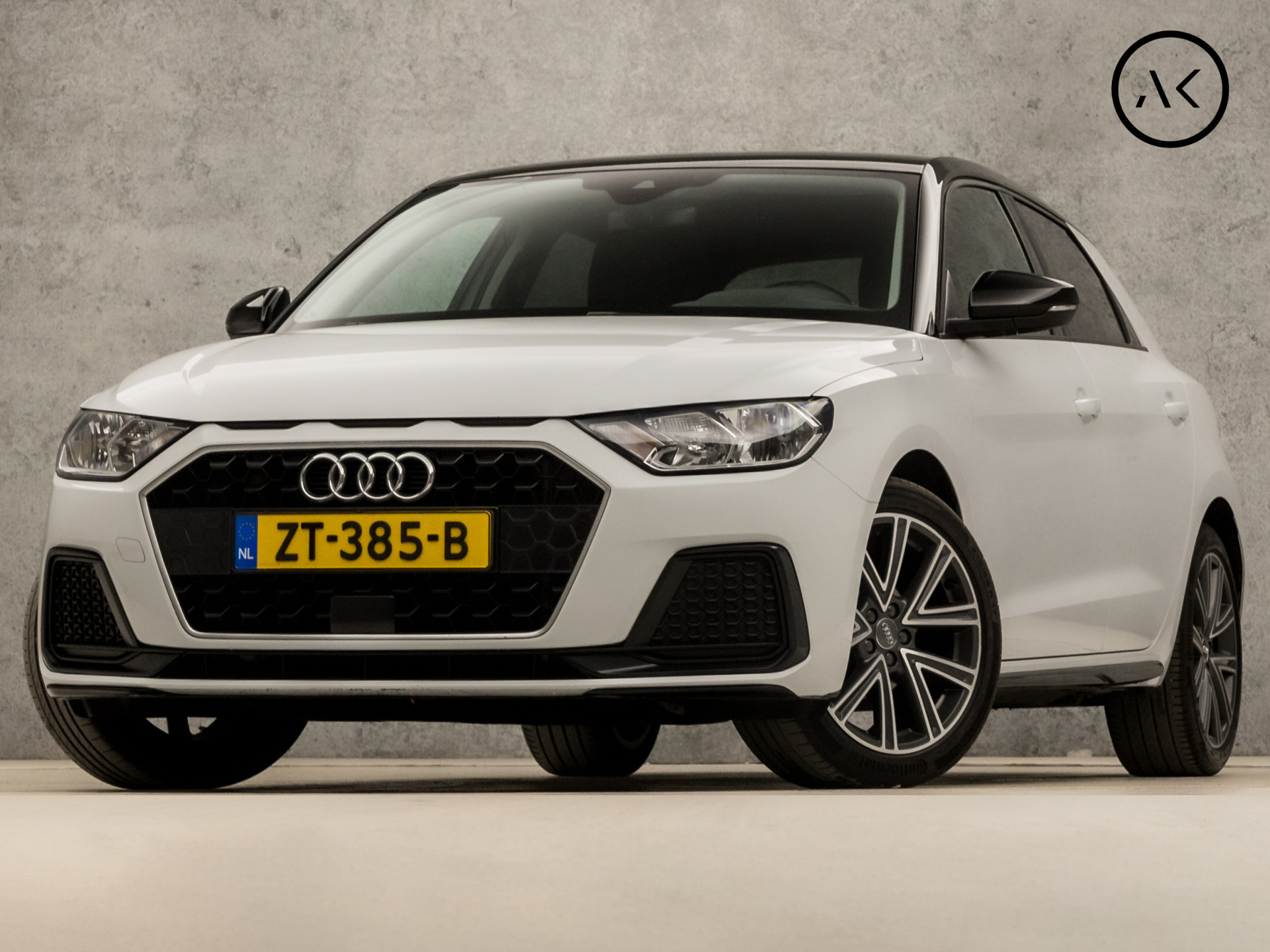Audi A1 Sportback 25 TFSI Sport (APPLE CARPLAY, GROOT NAVI, VIRTUAL COCKPIT, GETINT GLAS, LM VELGEN, SPORTSTOELEN, CRUISE, LANE ASSIST, ARMSTEUN, NIEUWE APK, NIEUWSTAAT)