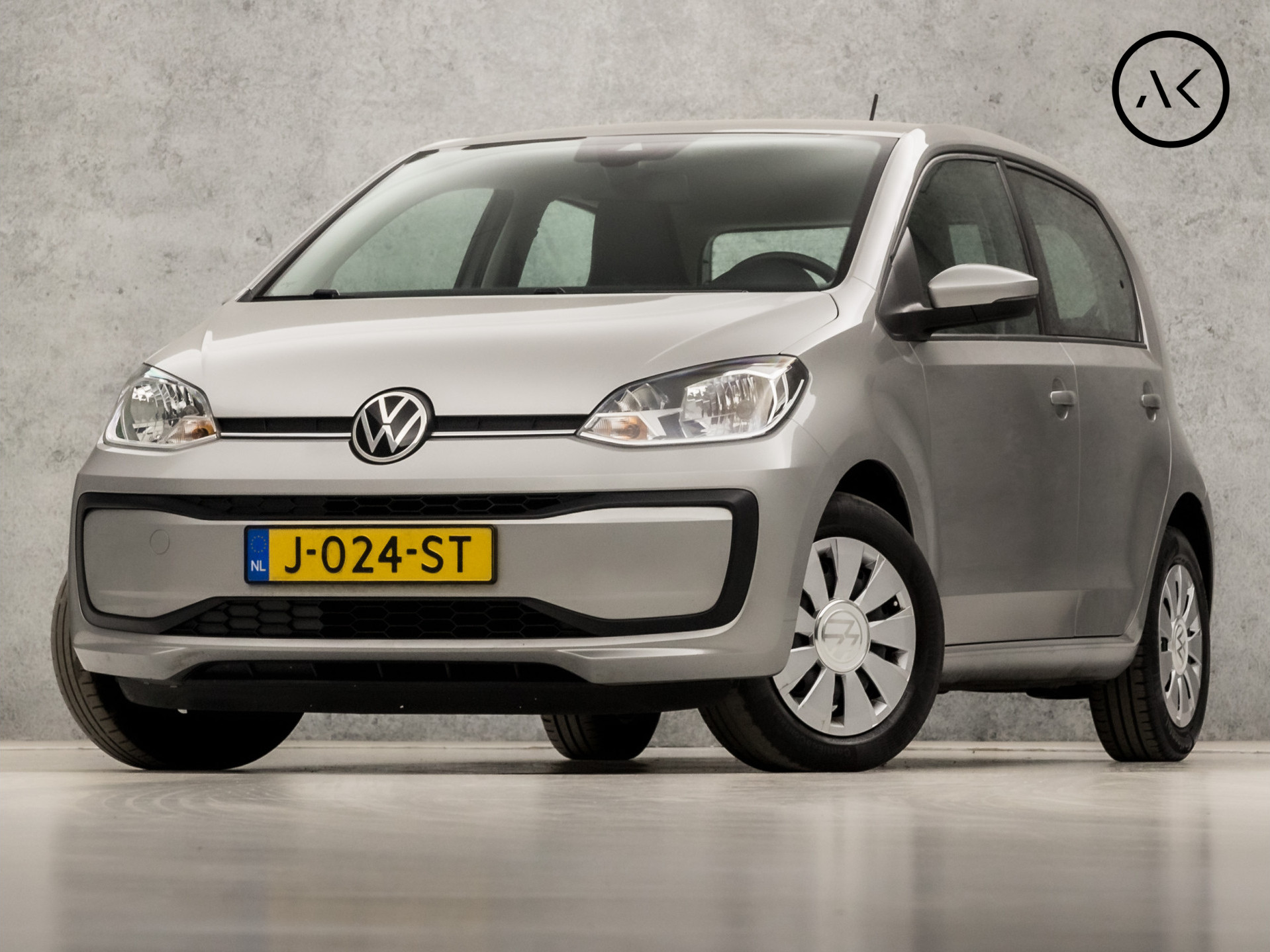 Volkswagen up! 1.0 Sportline (5-DEURS, AIRCO, BLUETOOTH, NIEUWE APK, SPORTSTOELEN, START/STOP, NIEUWSTAAT)