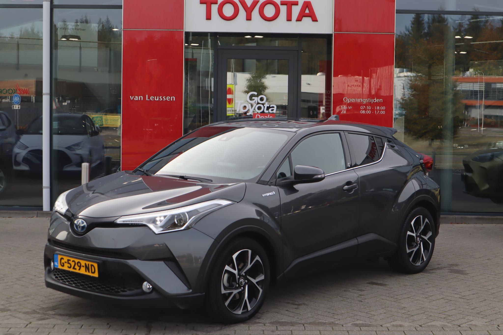 Toyota C-HR 1.8 HYBRID STYLE AD-CRUISE NAVI 18"LMV AFN-TREKHAAK PARK-SENSOREN PRIVACY-GLASS STUUR/STOELVERWARMING