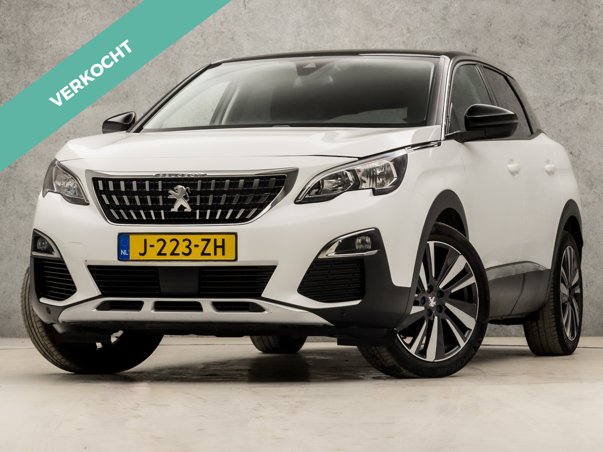 Peugeot 3008 1.2 PureTech Premium Sport Automaat (APPLE CARPLAY, GROOT NAVI, 360 CAMERA, LEDER, KEYLESS, GETINT GLAS, SPORTSTOELEN, CRUISE, LANE ASSIST, NIEUWSTAAT)