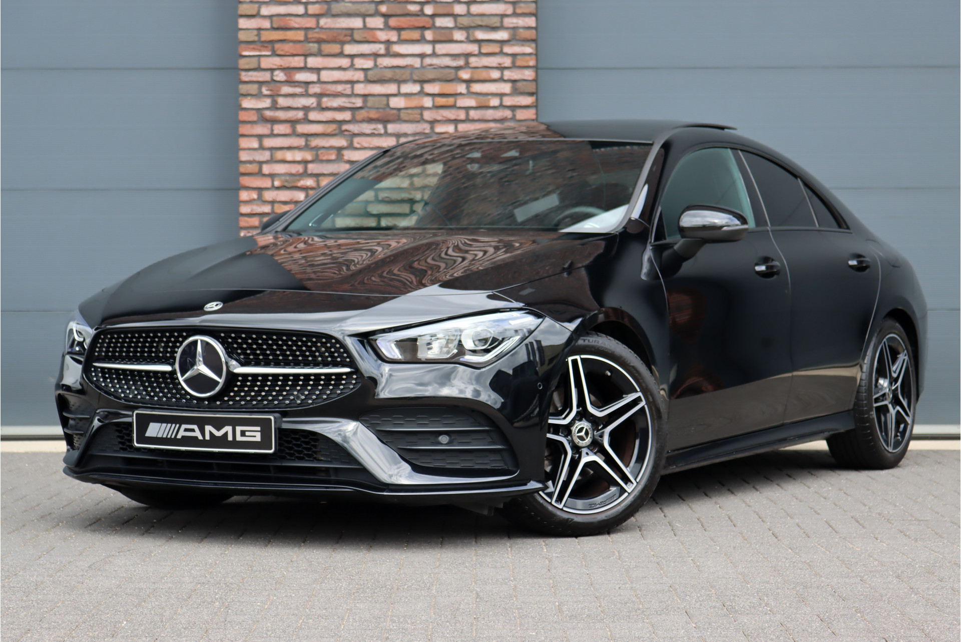 Mercedes-Benz CLA 180 AMG Line Aut7 | Memorypakket | Panoramadak | Burmester | Augmented Reality | Sfeerverlichting | Camera | Nightpakket |