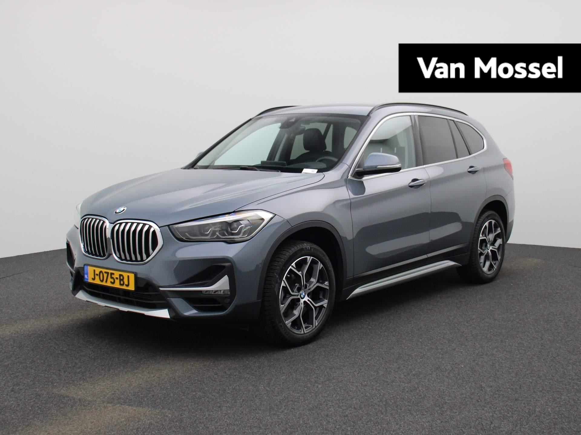 BMW X1 sDrive20i VDL Nedcar Edition | HEAD UP DISPLAY | LEDER | STOELVERWARMING | ELEKTRISCHE KOFFERKLEP | LED VERLICHTING |