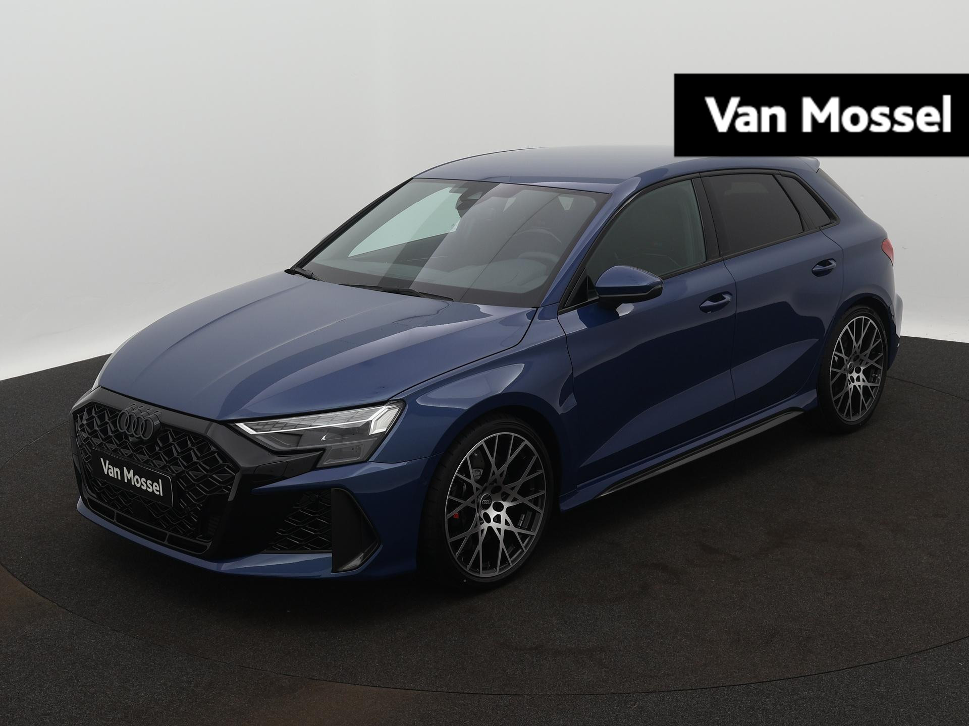 Audi RS3 A3 Sportback 2.5 TFSI quattro | Matrix LED koplampen | Assistentiepakket Plus | Adapt. Onderstel, drive select | RS Schaalstoelen | Sonos premium 3d | Rs-sportuitlaatsysteem | Alcantara interieurdelen |