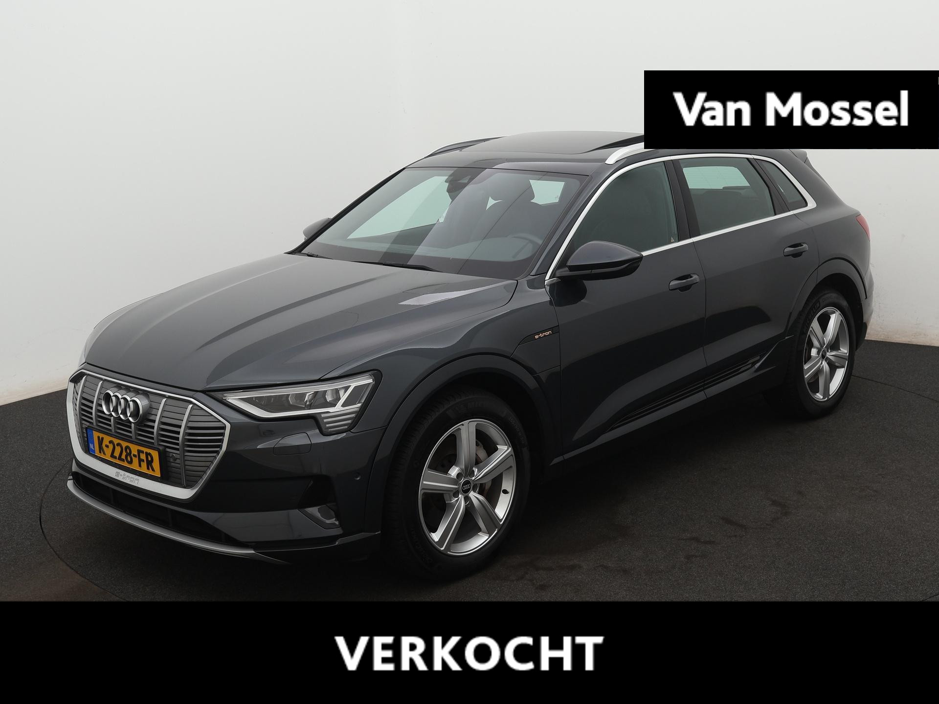 Audi e-tron 50 quattro Business edition Plus 71 kWh 313 PK | Automaat | Navigatie | Parkeersensoren | Panoramadak | Adaptive Cruise Control | Apple Carplay | Android Auto | Stoelverwarming | Luchtvering |