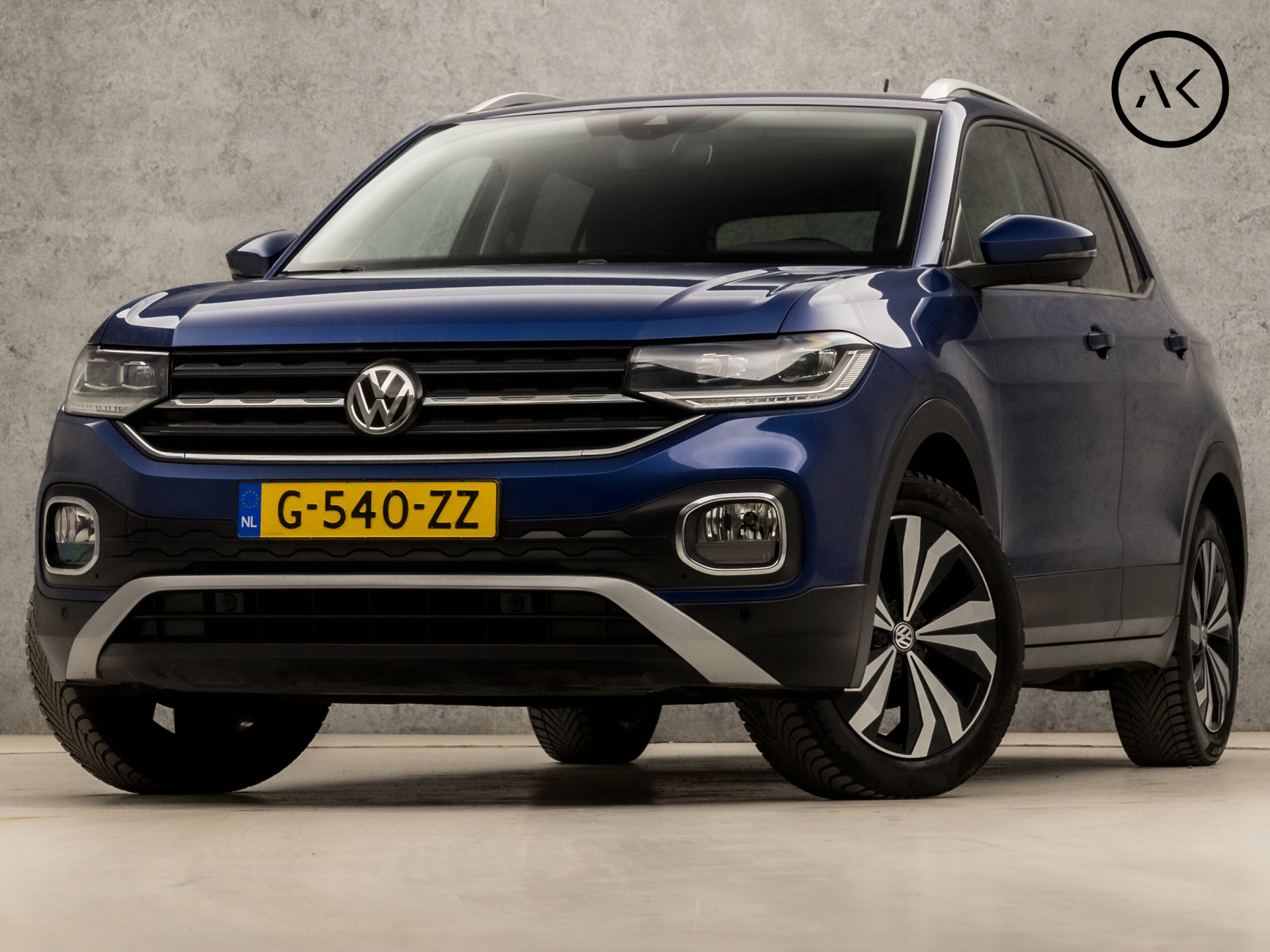 Volkswagen T-Cross 1.0 TSI Sport (VIRTUAL COCKPIT, APPLE CARPLAY, GROOT NAVI, STOELVERWARMING, CLIMATE, SPORTSTOELEN, GETINT GLAS, ADAPTIVE CRUISE, NIEUWSTAAT)