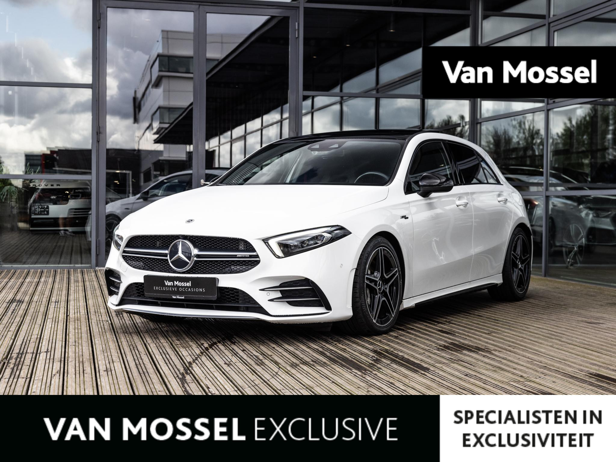 Mercedes-Benz A-Klasse AMG 35 4MATIC Premium Plus BTW | STERRENHEMEL | PANORMADAK | BURMESTER | AMBIENTVERLICHTING | TREKHAAK | NIGHT PAKKET |