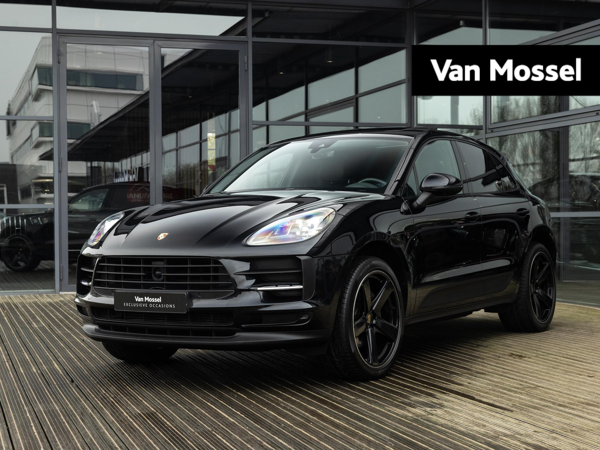 Porsche Macan 2.0 | PASM LUCHTVERING | PANORAMA/SCHUIF-KANTELDAK | 21 INCH 911 TURBO VELGEN | SPORTUITLAAT EINDSTUKKEN | 14-WEG STOELEN | STOELVENTILATIE |