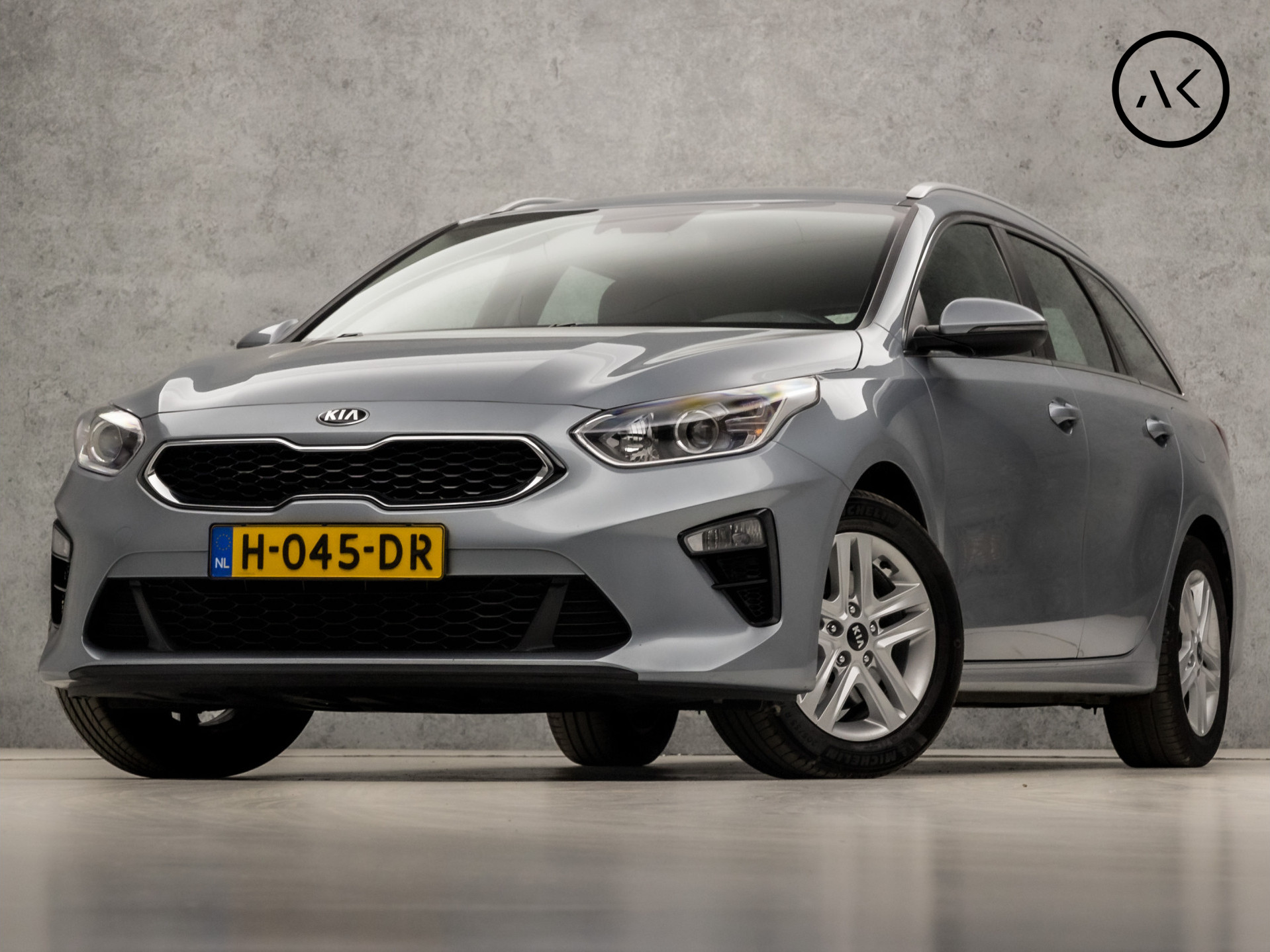 Kia Ceed Sportswagon 1.0 T-GDi DynamicLine Sport (APPLE CARPLAY, GROOT NAVI, CAMERA, XENON, CLIMATE, LANE ASSIST, SPORTSTOELEN, CRUISE, NIEUWSTAAT)