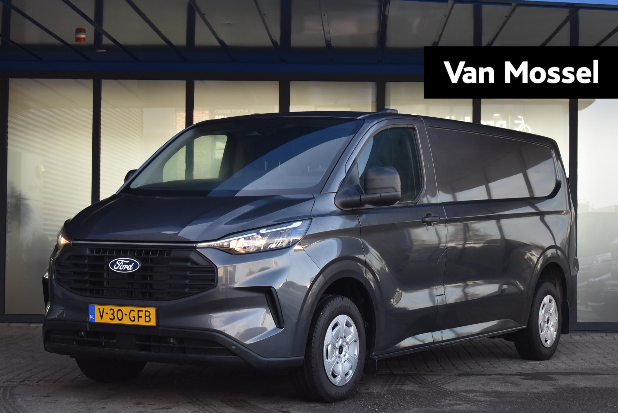 Ford Transit Custom 300 2.0 TDCI L2H1 Trend | Nieuw uit voorraad | Trekhaak | 16'' | Cruise Control | Parkeersensoren V/A | Camera