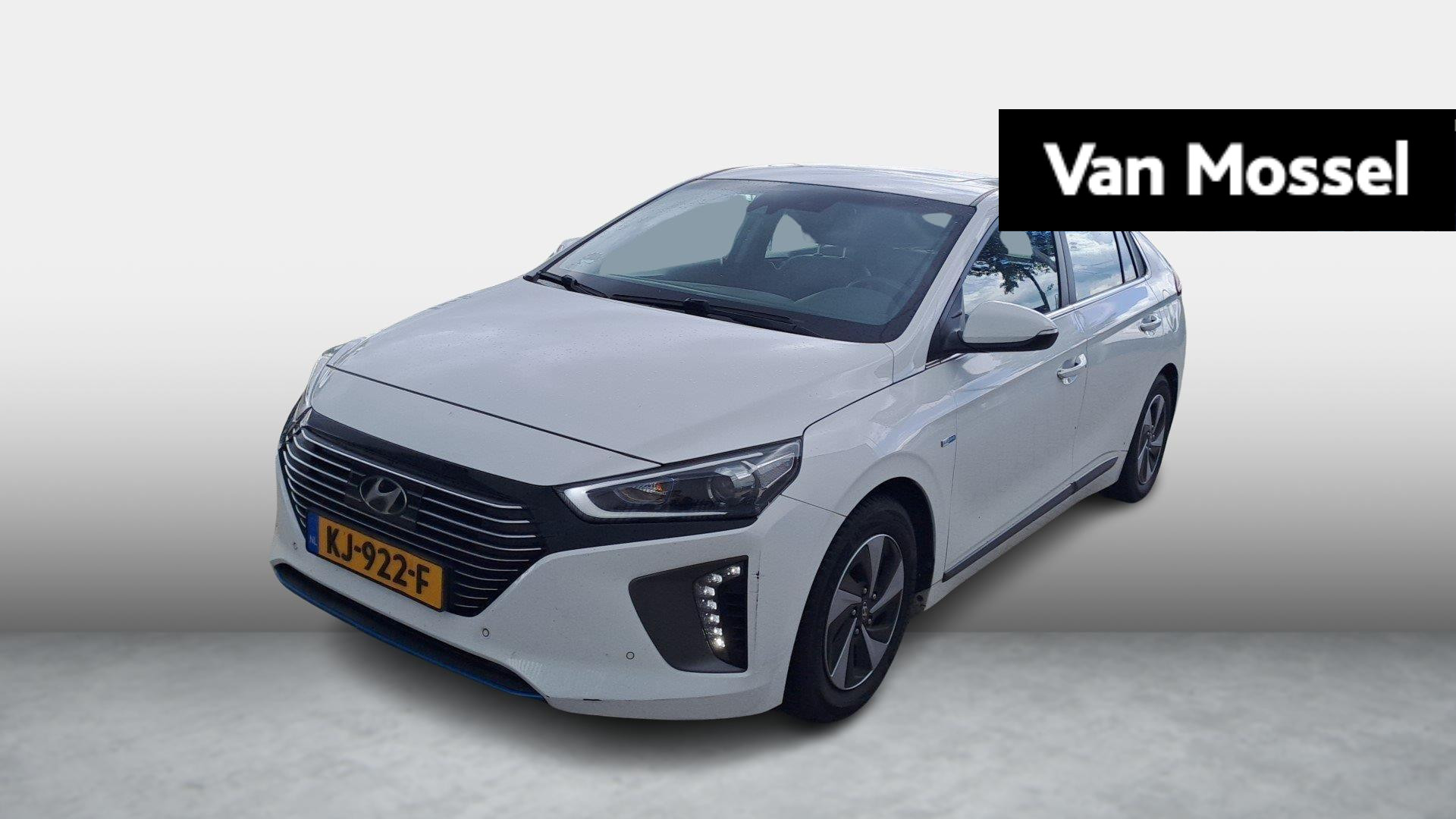 Hyundai IONIQ 1.6 GDi First Edition | Schuif/ Kanteldak | Trekhaak | Stoel+ Stuur + Achterbank verwarming | ACC | ECC | DAB | Navigatie | Cam | Memory Seat| 15"LMV |