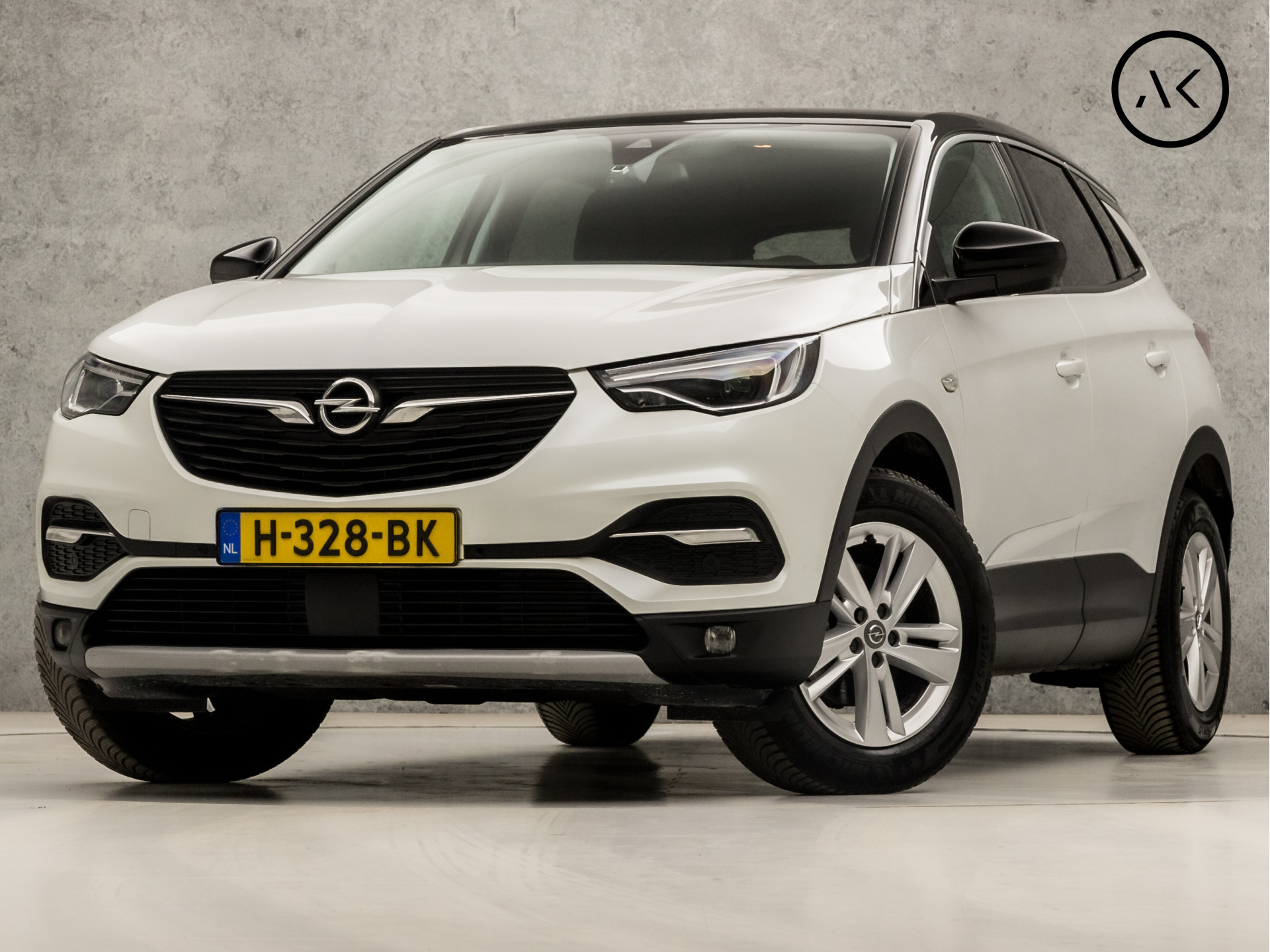 Opel Grandland X 1.2 Turbo Sport Innovation Automaat (APPLE CARPLAY, GROOT NAVI, STUUR/STOELVERWARMING, ADAPTIVE CRUISE, LEDER, SPORTSTOELEN, CAMERA, GETINT GLAS, LED KOPLAMPEN, KEYLESS, DENON AUDIO, NIEUWSTAAT)