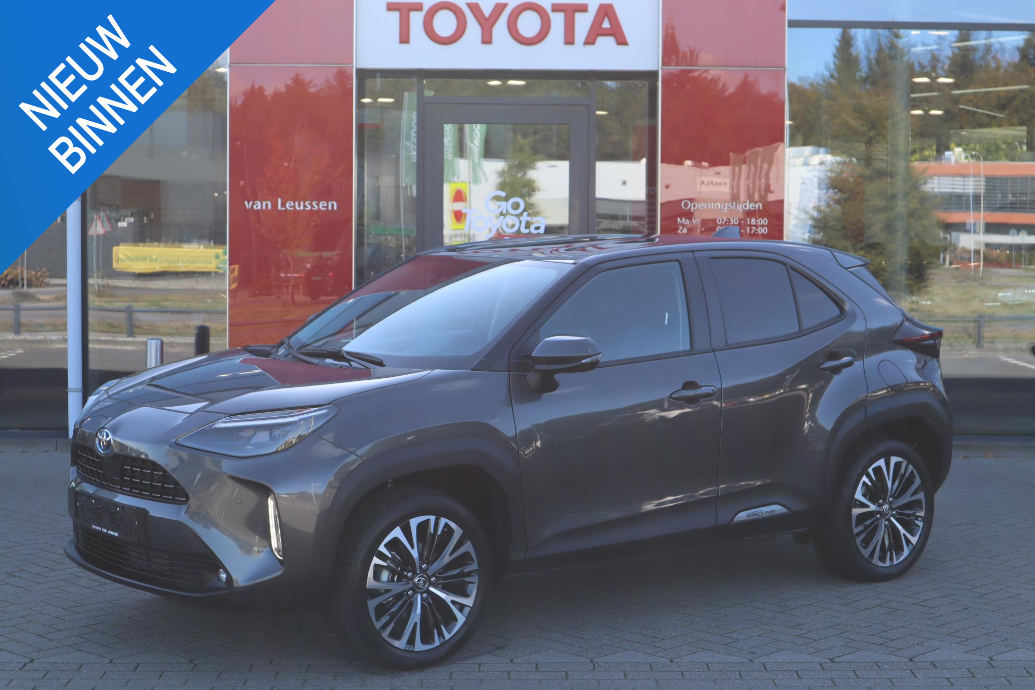 Toyota Yaris Cross 1.5 HYBRID EXECUTIVE STOEL/STUURVERW. NAVI KEYLESS BLIND-SPOT LM-VELGEN APPLE/ANDROID PARKSENSOREN V+A