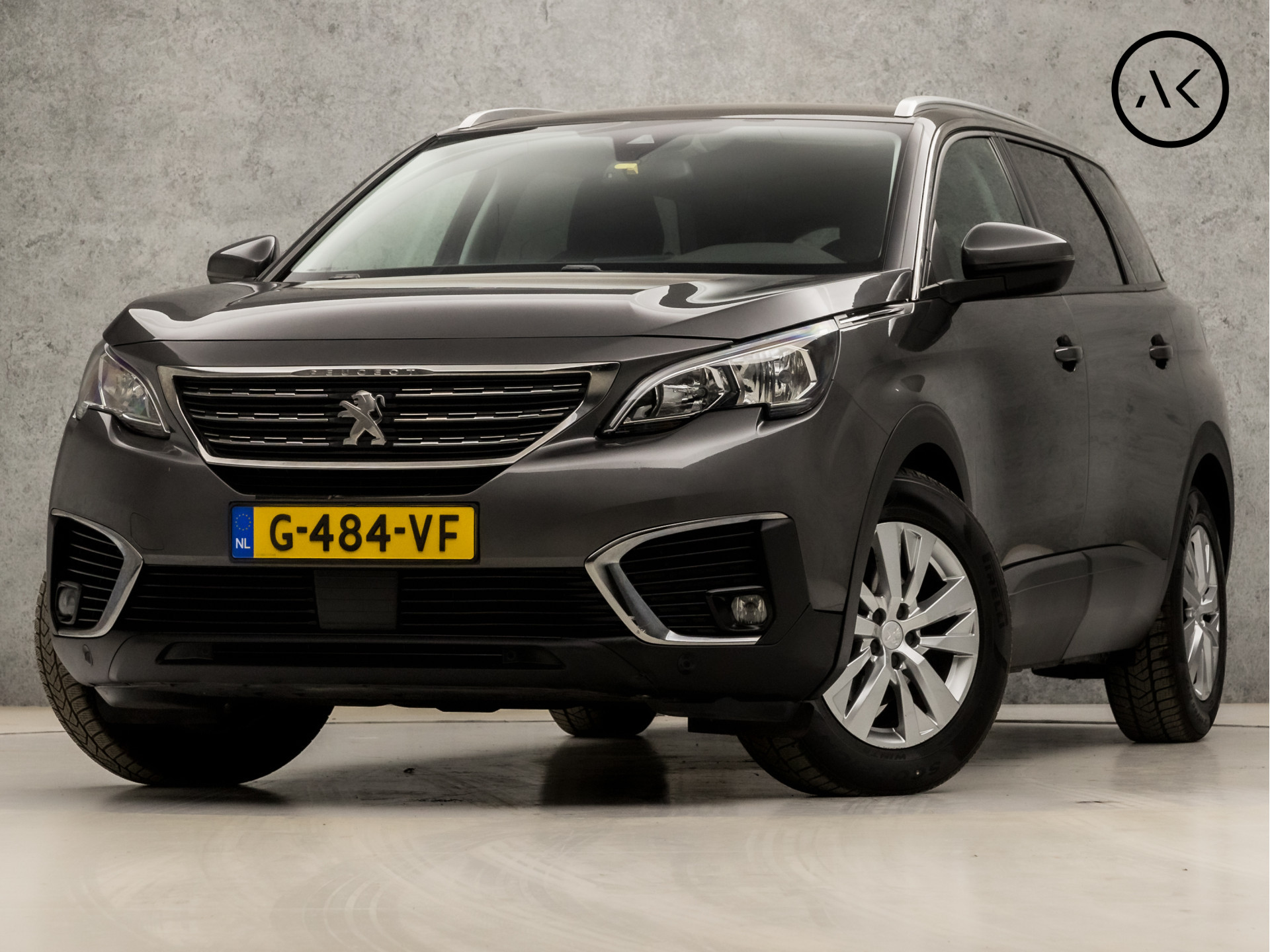 Peugeot 5008 1.2 PureTech Sport 7 Persoons Automaat (APPLE CARPLAY, GROOT NAVI, 360 CAMERA, SPORTSTOELEN, GETINT GLAS, DAB+, CRUISE, TREKHAAK, NIEUWSTAAT)