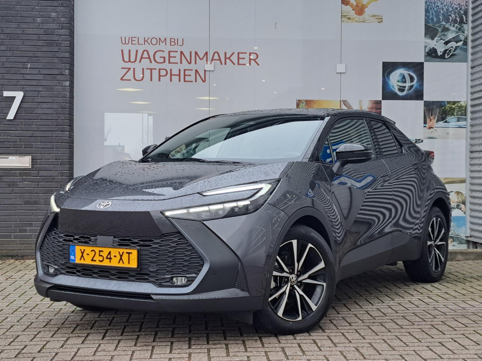 Toyota C-HR 1.8 HYBRID 140 FIRST EDITION NAVI APPLE/ANDROID P-SENSOREN BLISS EL-ACHTERKLEP 360GR-CAMERA LED-PAKKET NL-AUTO