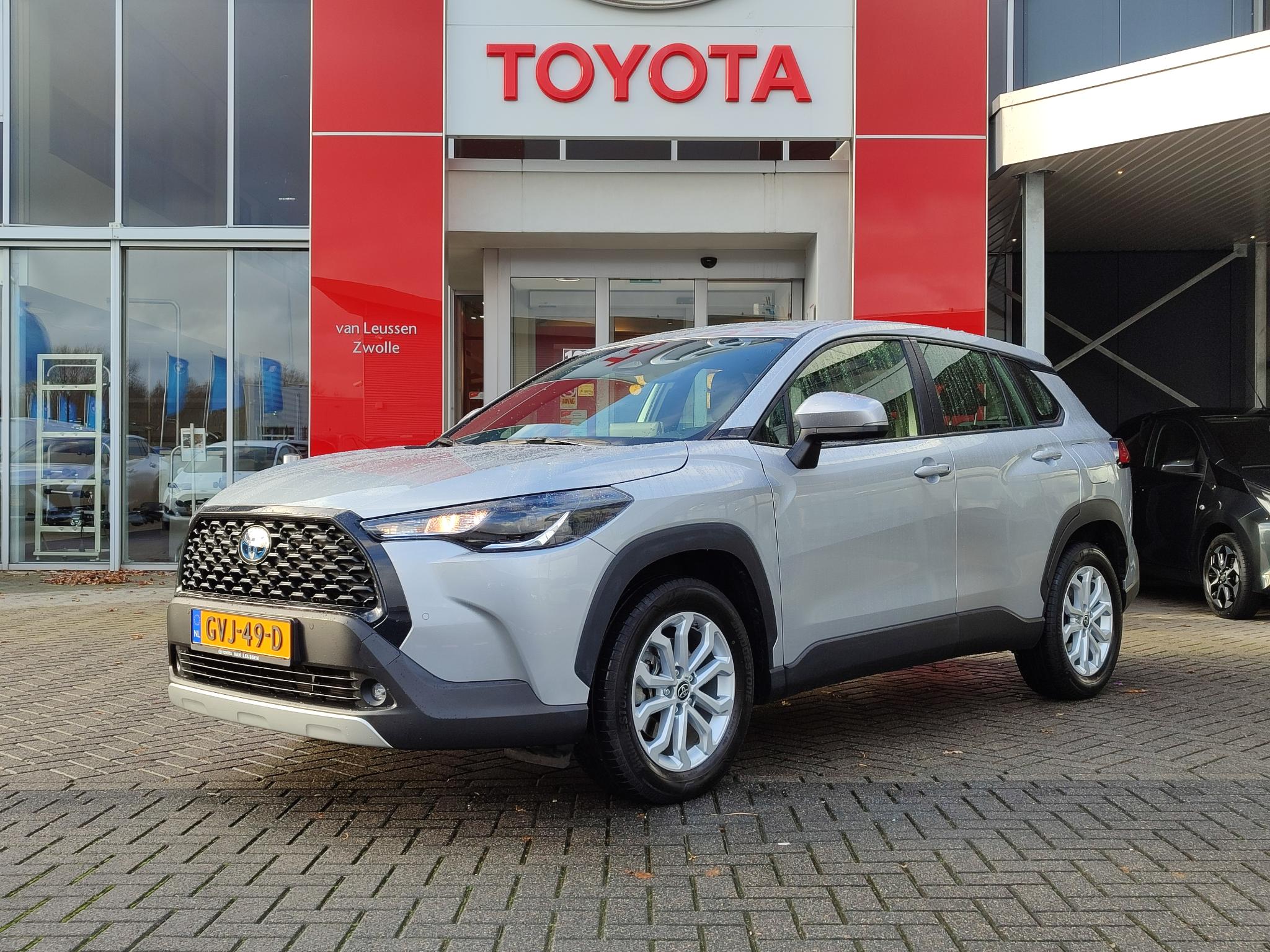 Toyota Corolla Cross Hybrid 200 Dynamic STOEL/STUURVERW PARK-SENSOREN DODEHOEKDETECTIE NAVI CLIMA AD-CRUISE 17' LM-VELGEN CAMERA APPLE/ANDROID