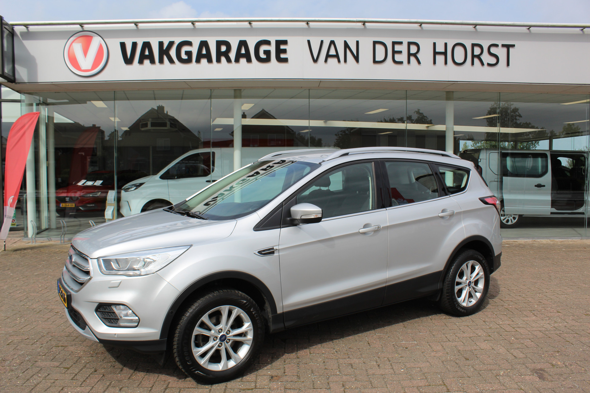 Ford Kuga 1.5 EcoBoost Titanium , 150pk , 2000kg Trekgewicht Climate control , Navigatie , Stoelverwarming , Stuurverwarming Cruise control , Bluetooth , Trekhaak , LED dagrijverlichting