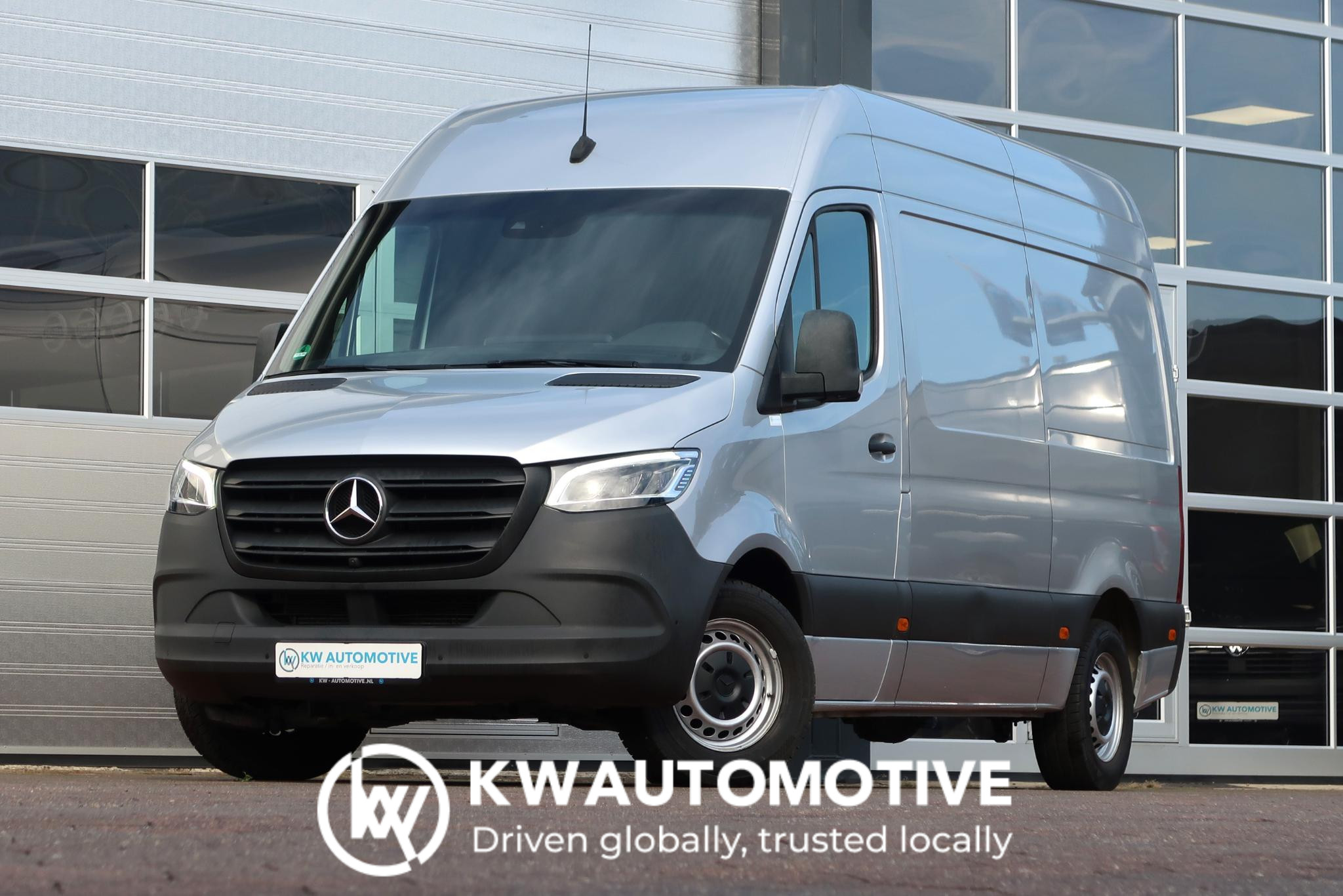 Mercedes-Benz Sprinter 319 3.0 CDI L2H2 V6 AUT/ 360/ LED/ MBUX/ ACC/ CLIMA/ STANDKACH