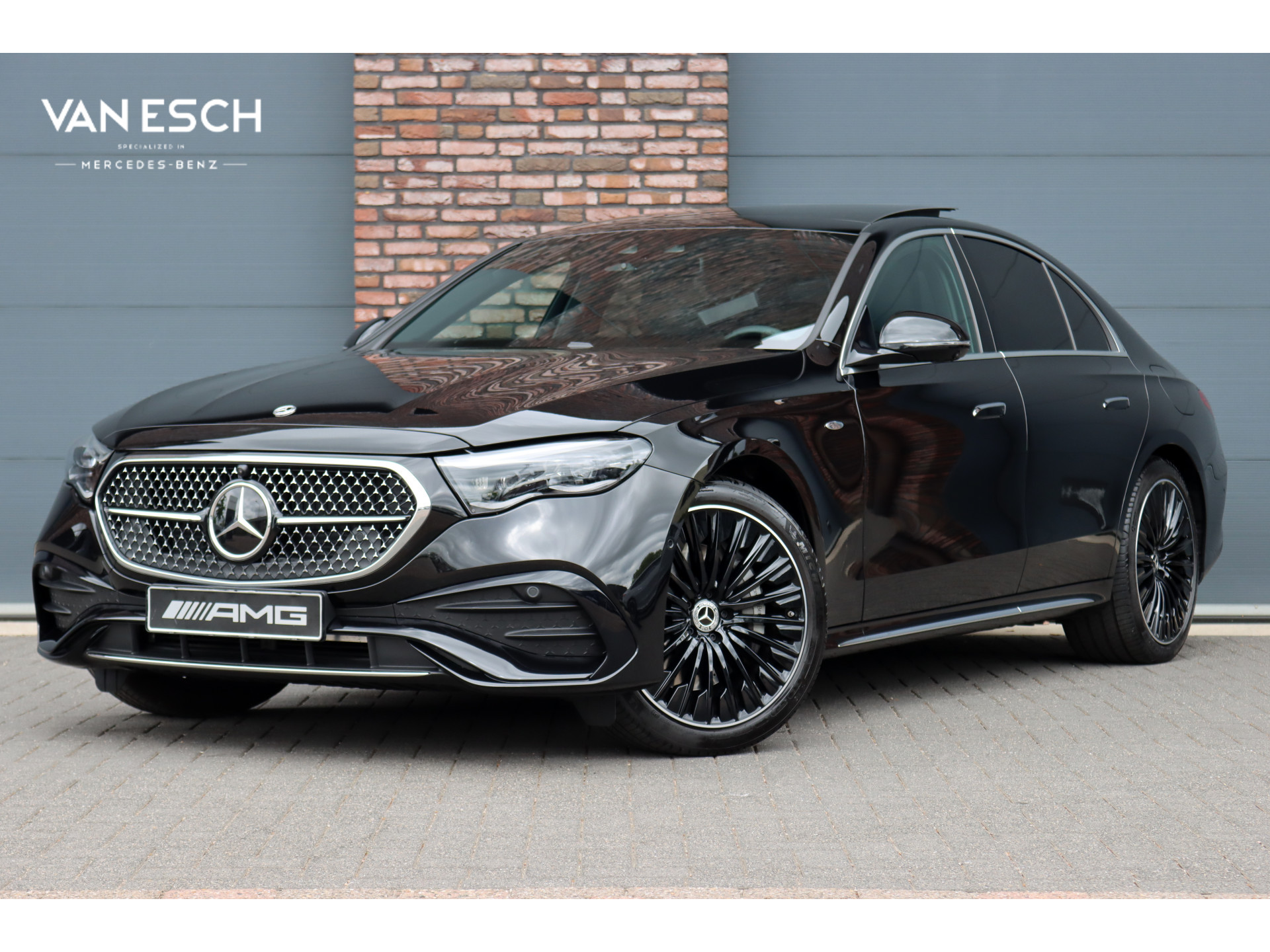 Mercedes-Benz E-Klasse 300 e AMG Line Premium Aut9 | Hyperscreen | Distronic+ | Burmester | Panoramadak | Memory | Digital Light | Surround Camera | Keyless Go |