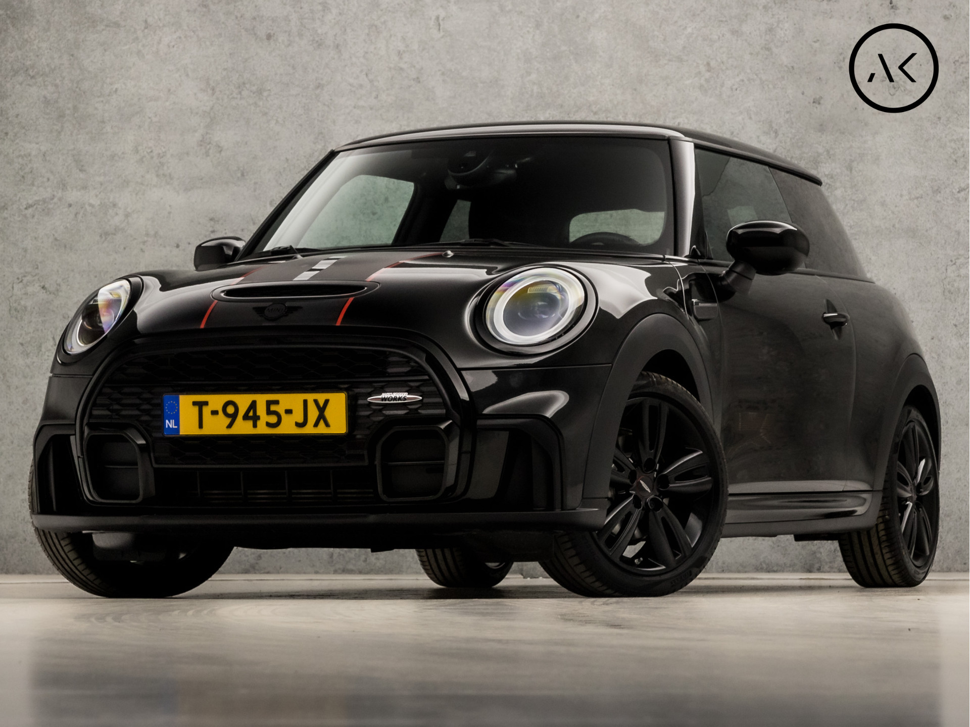 MINI Cooper Mini 1.5 John Cooper Works Automaat (APPLE CARPLAY, ORG. NL, GROOT NAVI, KUIPSTOELEN, VIRTUAL COCKPIT, LEDER/ALCANTARA BEKLEDING, ZWART HEMEL, CRUISE, LED, PARKEERSENSOREN, NIEUWE APK, NIEUWSTAA