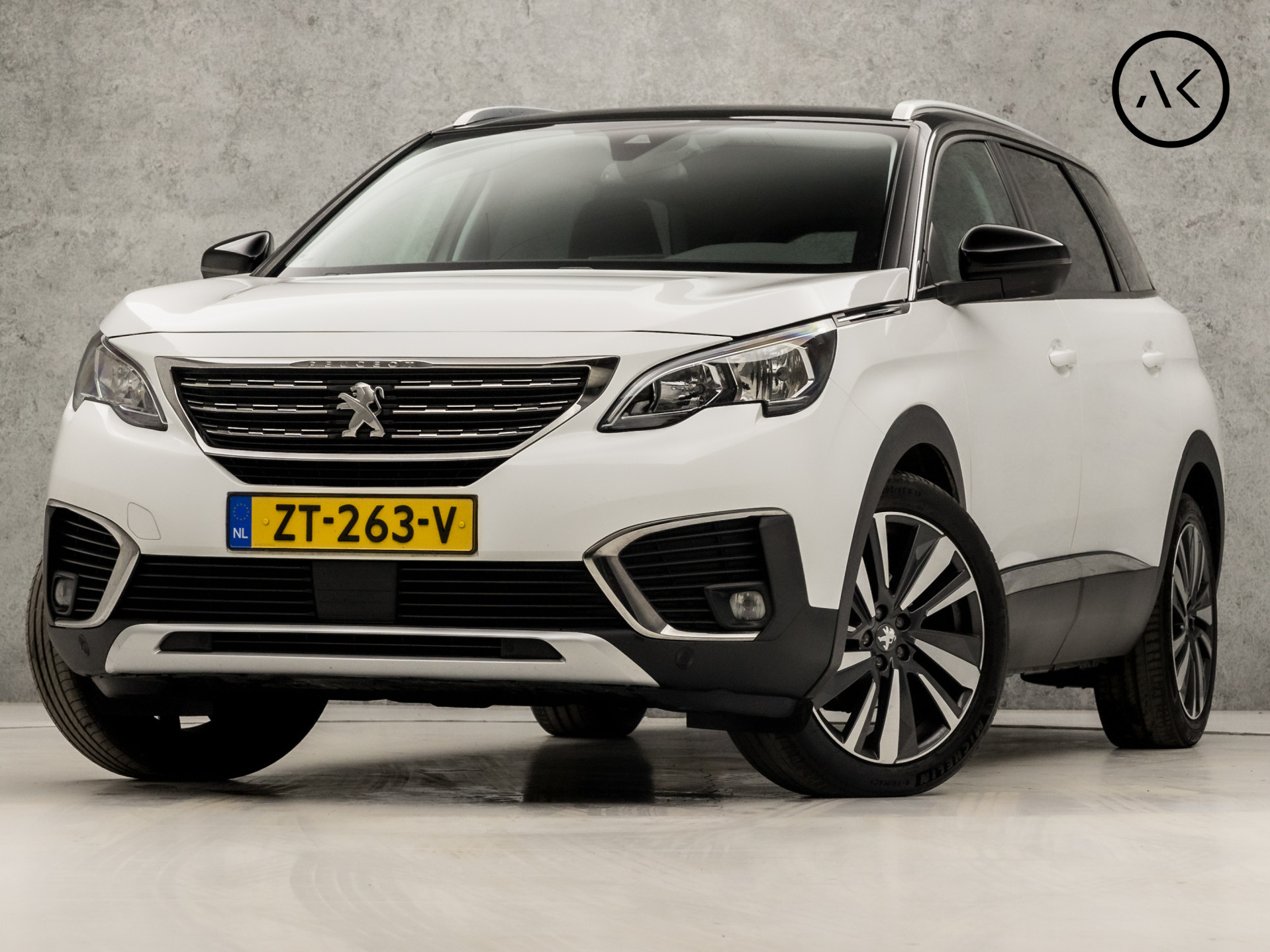 Peugeot 5008 1.2 PureTech Sport 7 Persoons Automaat (APPLE CARPLAY, CLIMATE, GETINT GLAS, LEDER, SPORTSTOELEN, CRUISE, PARKEERSENSOREN, NIEUWE APK, NIEUWSTAAT)