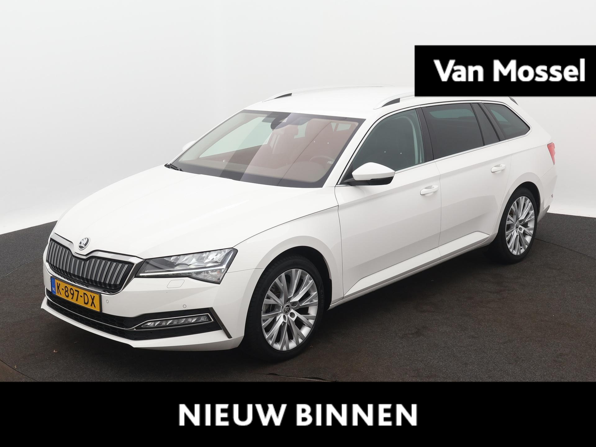 Škoda Superb Combi 1.4 TSI iV Business Edition Plus | DIGITAAL DASHBOARD | CANTON | NAVIGATIE | STOELVERWARMING | CAMERA | ELEK.LAADKLEP | LMV | DIGITAAL DASHBOARD |